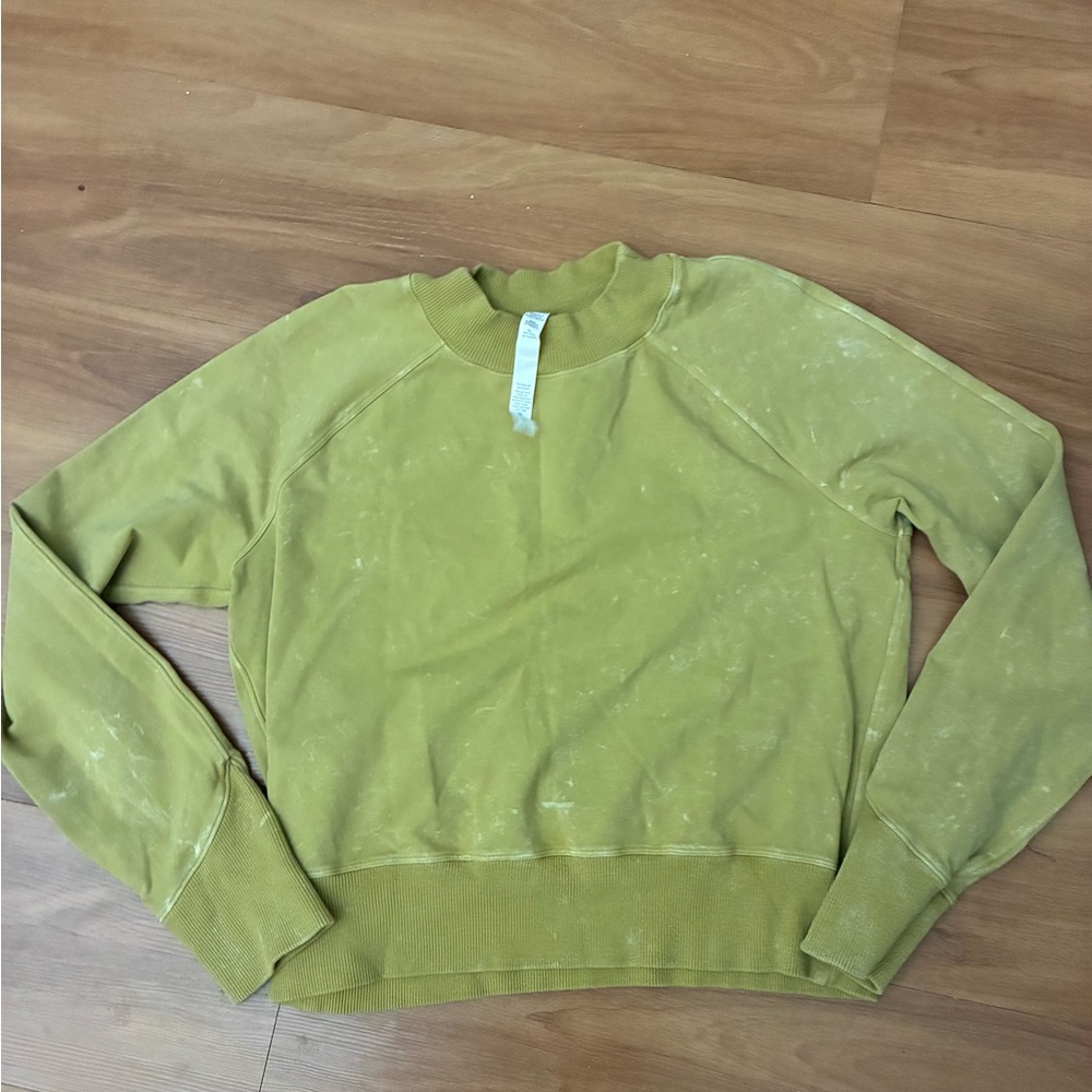 lululemon Ready to Roll Crew sweatshirt in the color Washed Vintage Gold